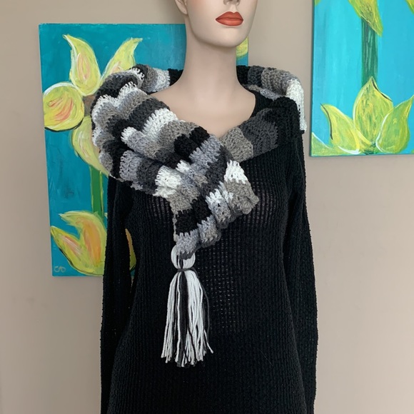 Womens crochet scarf - Picture 4 of 8